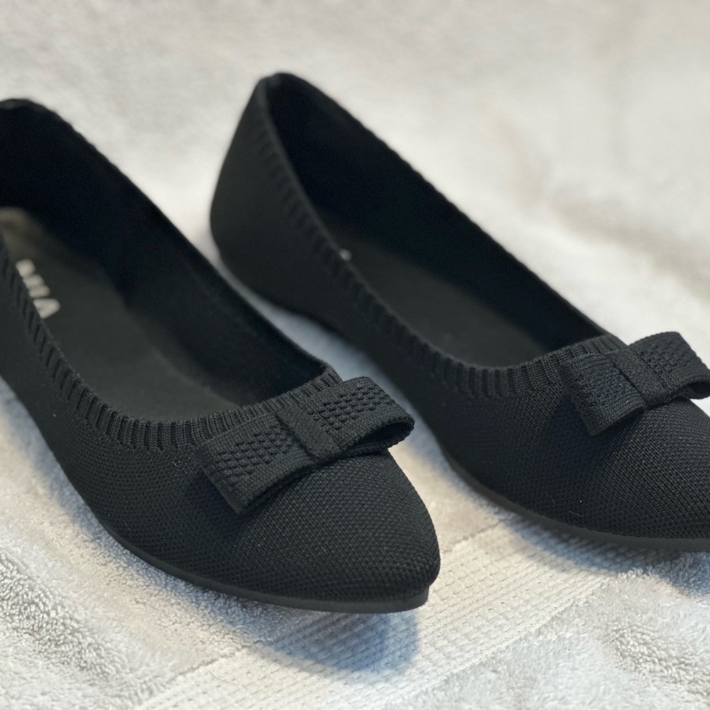 MIA | Women’s Black Jinnie Flyknit Pointed-Toe Flats with Bow, Size 9